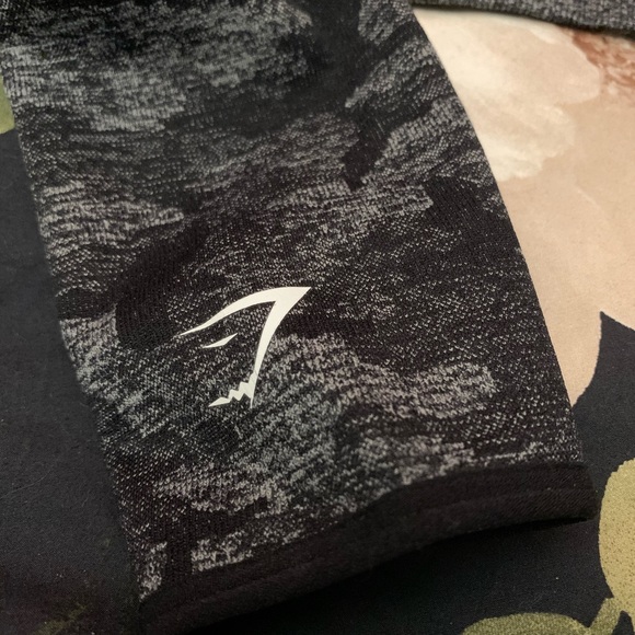 Gymshark Camo Seamless Long Sleeve Crop Top - Picture 5 of 7